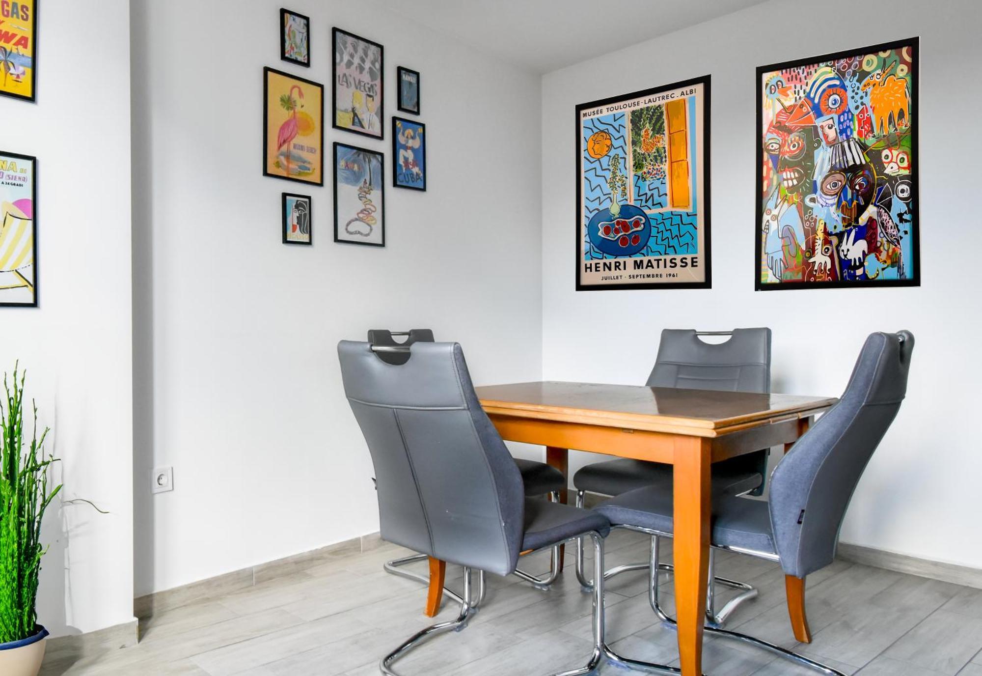 Apartment Budget Near Sofias Lions Bridge *
